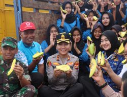 Kapolres Lampung Timur AKBP Heti Patmawati Hadiri Pemecahan Rekor MURI Makan Buah Alpukat Siger di Desa Gunung Mas
