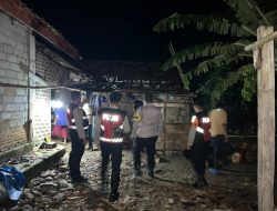 Tim Satgas Tanggap Bencana Polres Lampung Timur Turun Langsung Bantu Warga Korban Angin Puting Beliung di Desa Braja Asri