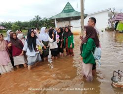 Tim Satgas Tanggap Bencana Polres Lampung Timur Respon Cepat Banjir di Pondok Pesantren Darusalamah