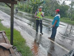 KECELAKAAN YG MENEWASKAN PETUGAS BILLMAN PLN  DI JLN LISTAS PANTAI TIMUR LABUHAN MARINGGAI