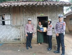 SATLANTAS POLRES LAMPUNG TIMUR GELAR AKSI KEMANUSIAAN  SATLANTAS PEDULI SENTUH HATI WARGA SUKADANA