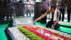 Jelang Hari Bhayangkara ke-80, Kapolri Ziarah ke Makam Gus Dur di Jombang